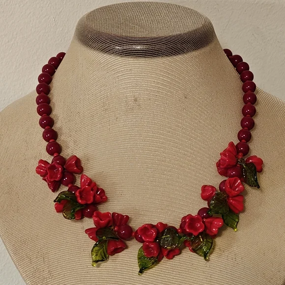 Vintage Venetian/Czech? Red Flowers and Green Leaves Handblown Glass Necklace - Picture 6 of 16